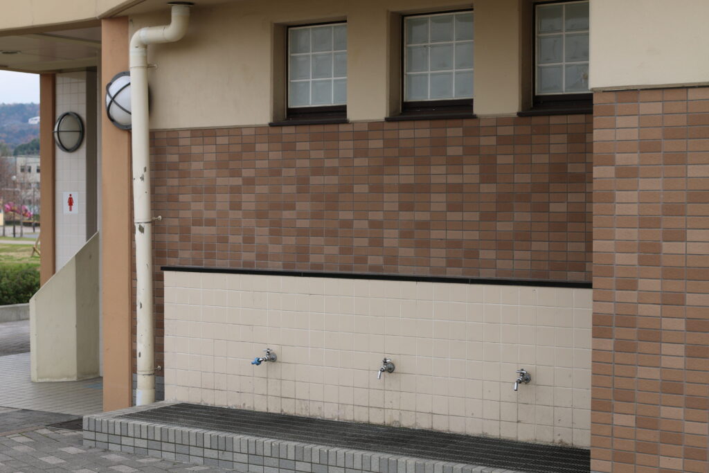 石川河川公園BBQ広場のトイレ横の水道