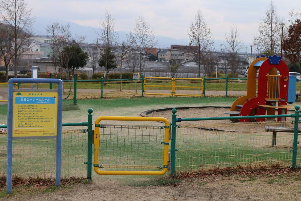 石川河川公園の遊具広場の幼児コーナー